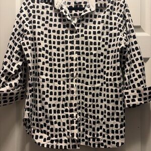 Chico’s Black & White Geometric Button-Down Shirt Size 8
